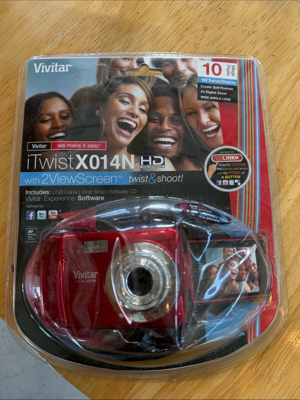 Vivitar ViviCam iTwist X017 10.1MP HD Digital Camera Swivel Twist SEALED NEW
